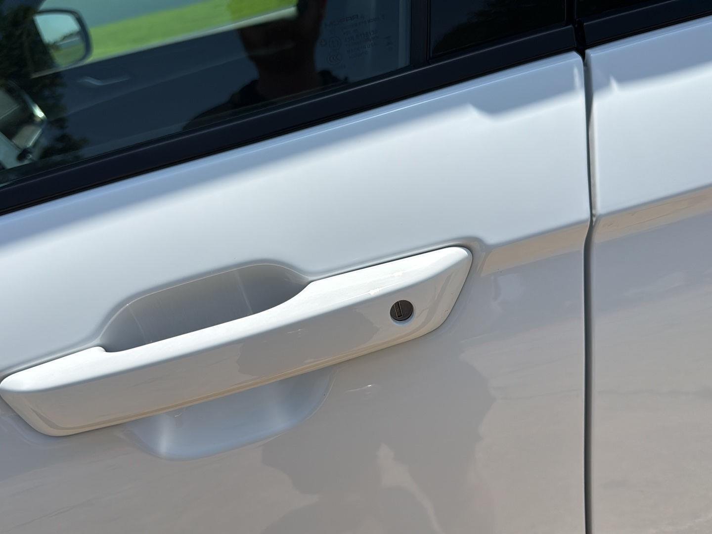 New 2026 Bright White Clear-Coat Exterior Paint Jeep Limited image 10