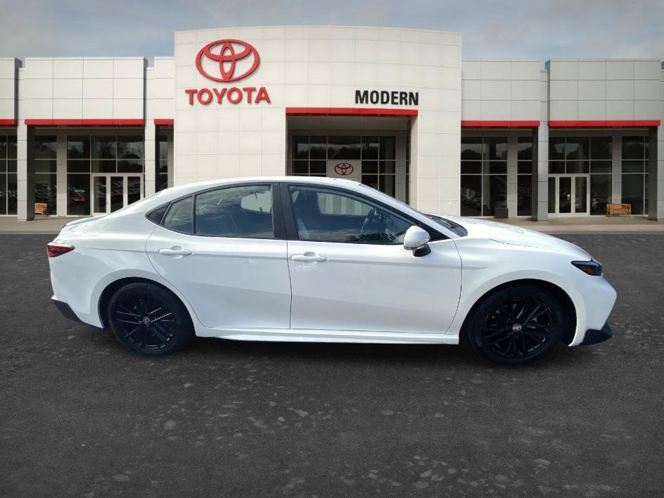 Used 2025 Ice Cap Toyota SE image 4
