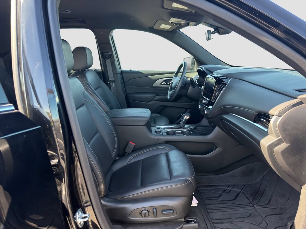 Used 2024 Mosaic Black Metallic Chevrolet LT Leather image 17