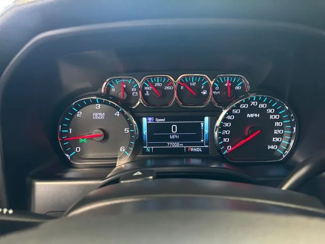 Used 2018 White GMC SLT image 17
