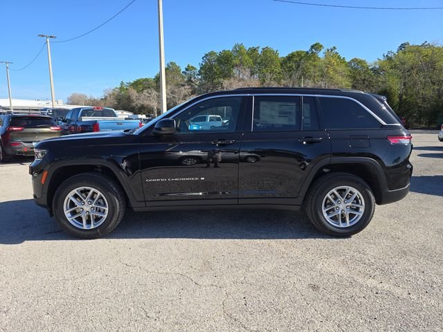 New 2026 Diamond Black Crystal Pearl-Coat Exterior Paint Jeep Laredo X image 6