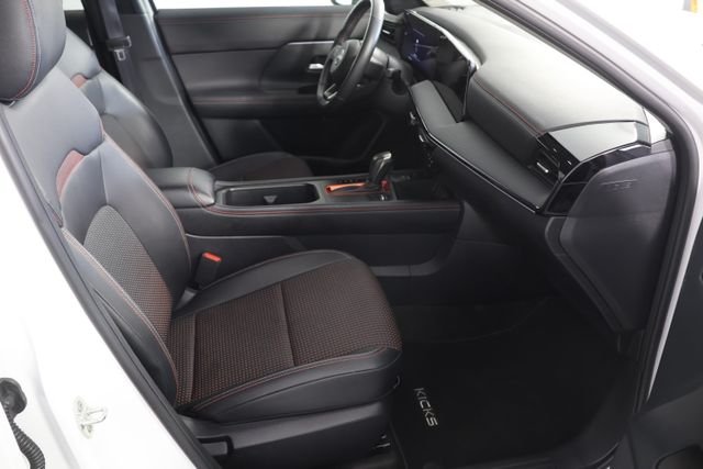 Used 2025 Aspen White Nissan SR image 22