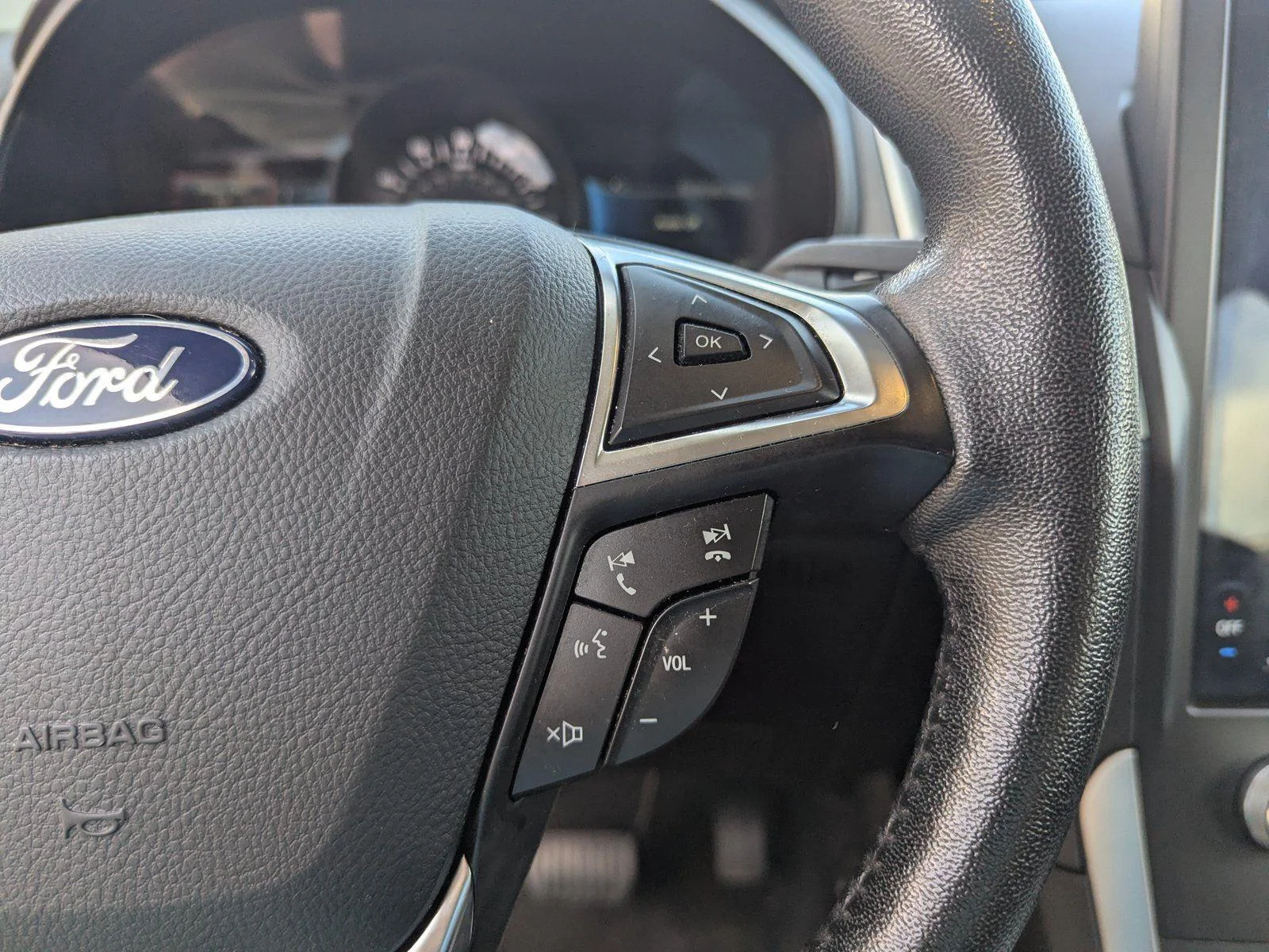 Used 2022 Agate Black Ford SEL image 24
