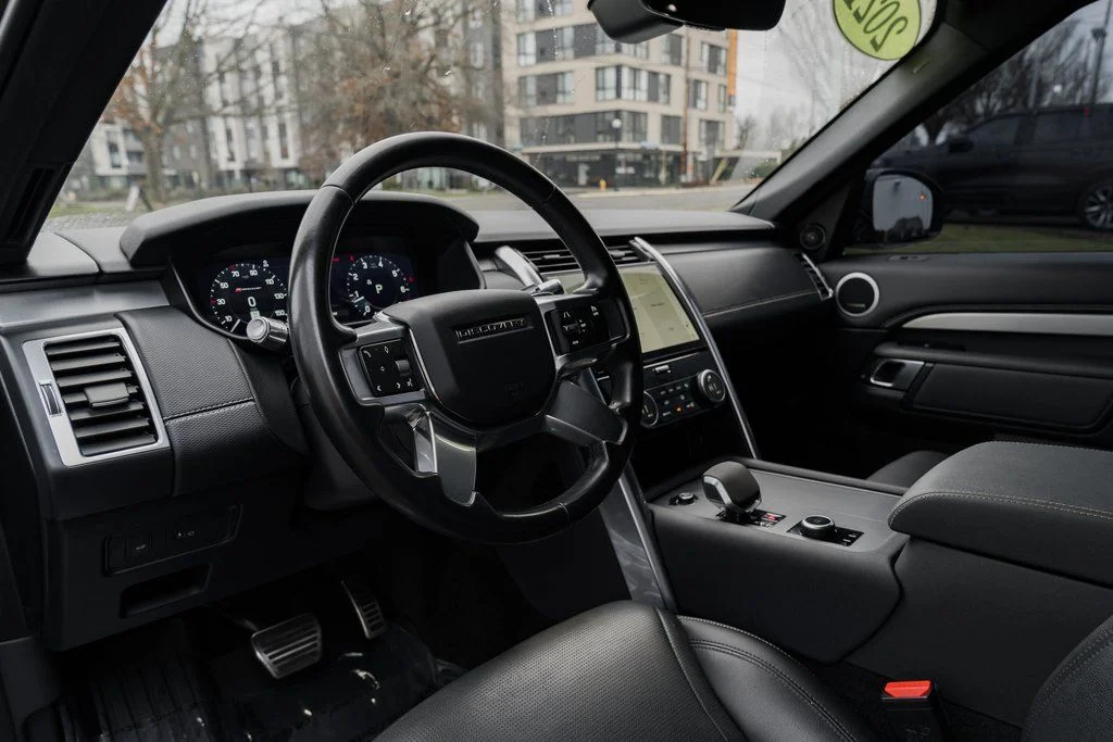 Used 2021 Black Land Rover S R-Dynamic image 24