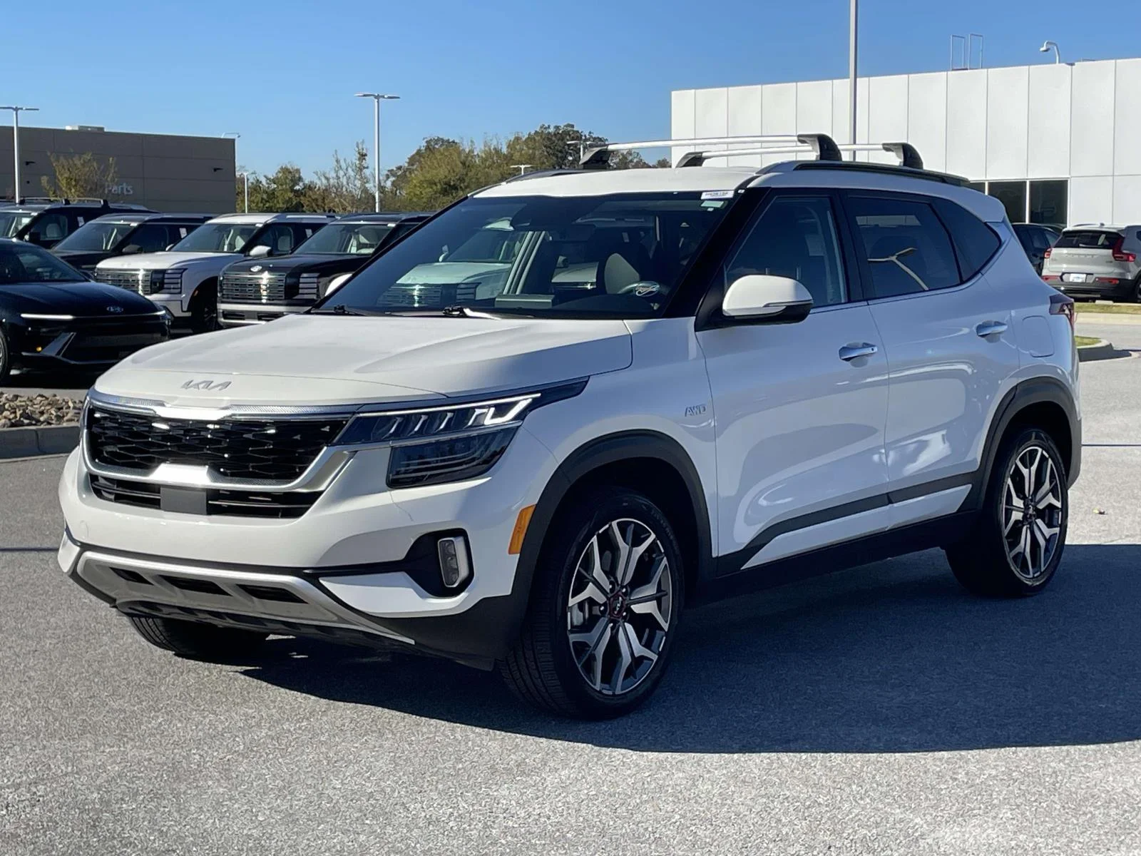 Used 2023 Snow White Pearl Kia SX image 24