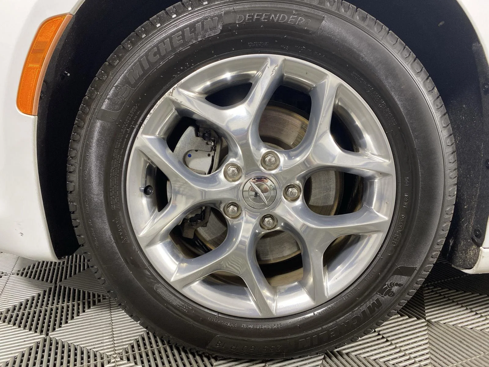 Used 2019 Bright White Clearcoat Chrysler Limited image 20