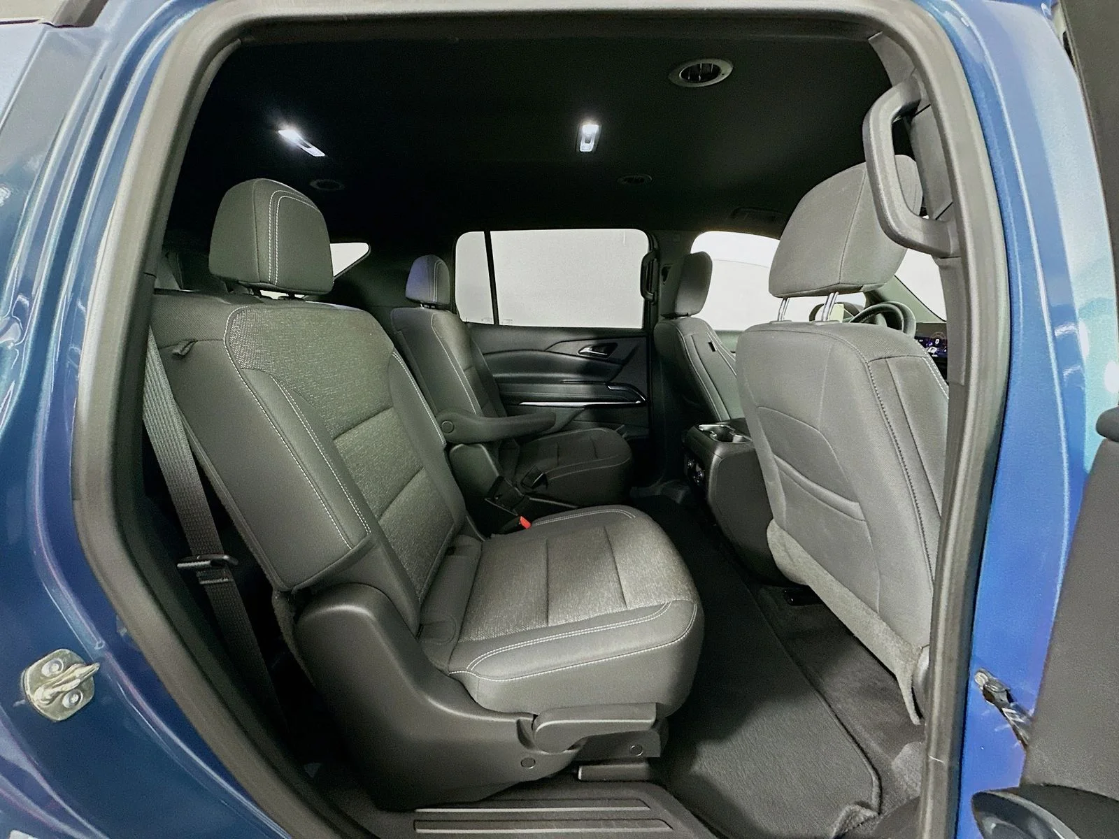 Used 2025 Lakeshore Blue Metallic Chevrolet LT image 28