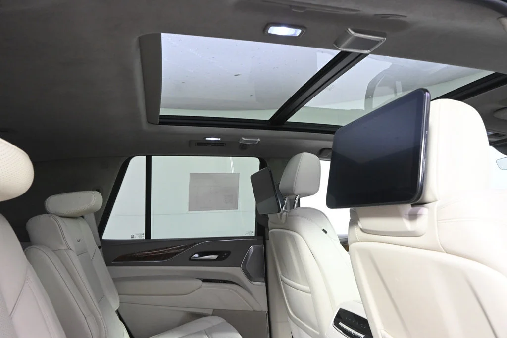 Used 2024 Crystal White Tricoat Cadillac Premium Luxury Platinum image 17