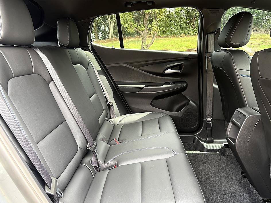Used 2025 Moonstone Gray Metallic Buick Sport Touring image 12