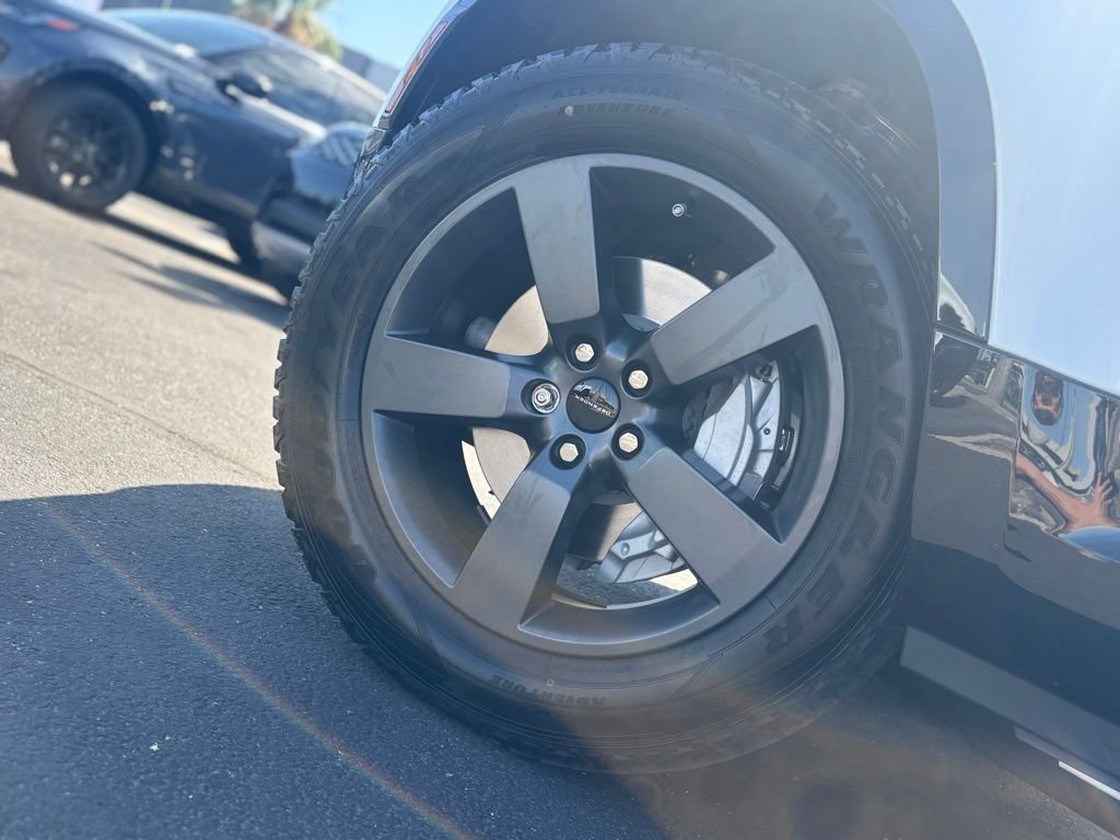 New 2026 Fuji White Land Rover X-Dynamic SE image 5