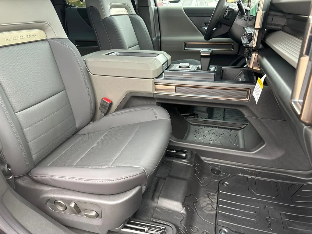 Used 2025 Black GMC 2X image 13
