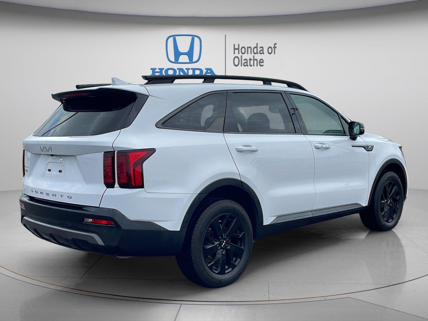 Used 2022 Glacial White Pearl Kia X-Line S image 3