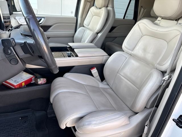 Used 2021 White Lincoln Reserve image 10