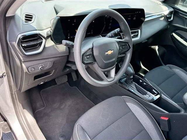 Used 2025 Gray Chevrolet LT image 9