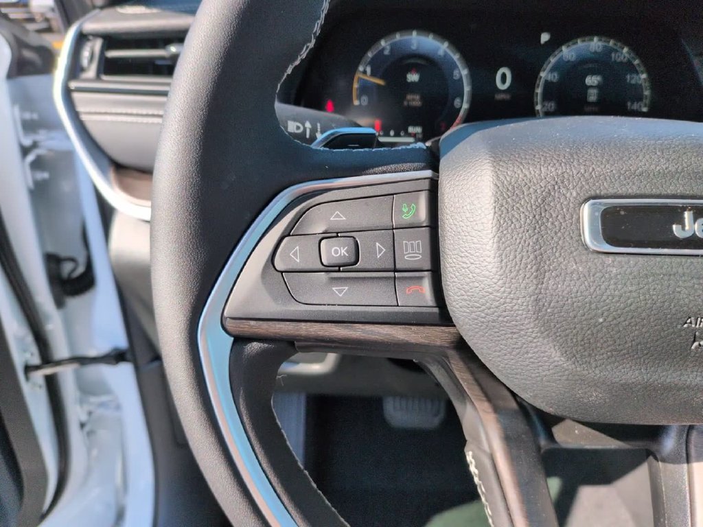 New 2027 White Jeep Laredo Altitude image 22