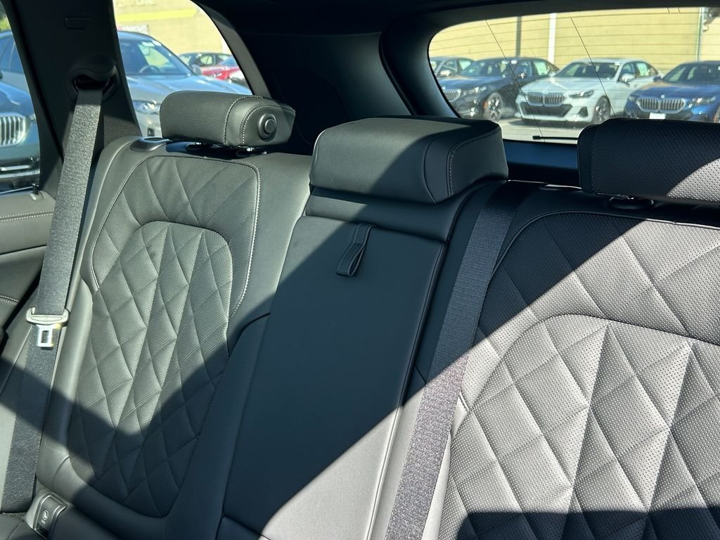 New 2026 Black Sapphire Metallic BMW xDrive40i image 32