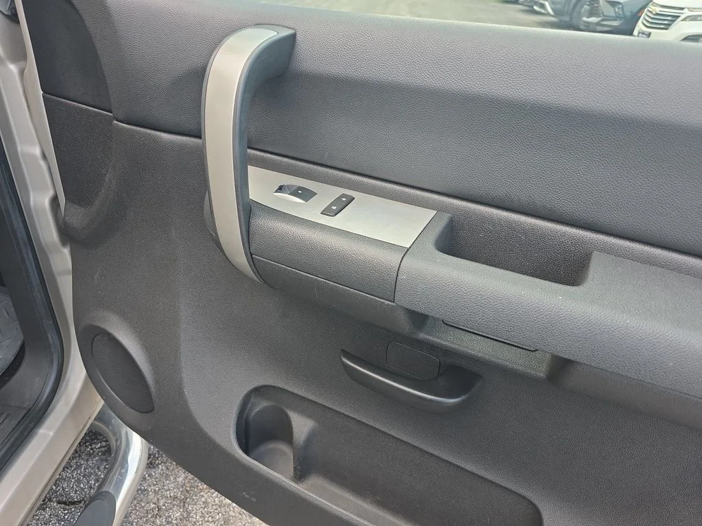 Used 2007 Silver Birch Metallic Chevrolet LT image 21