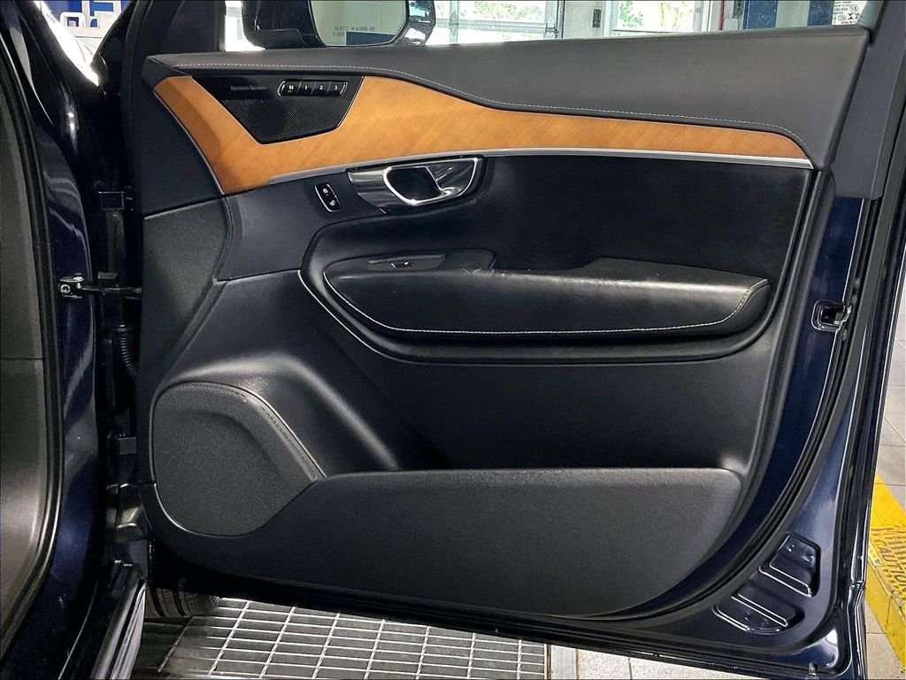 Used 2019 Blue Volvo T6 Inscription image 12