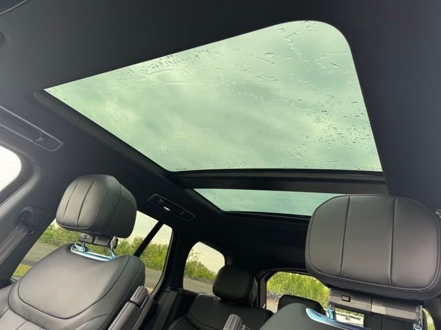 New 2026 Santorini Black Land Rover SE image 14
