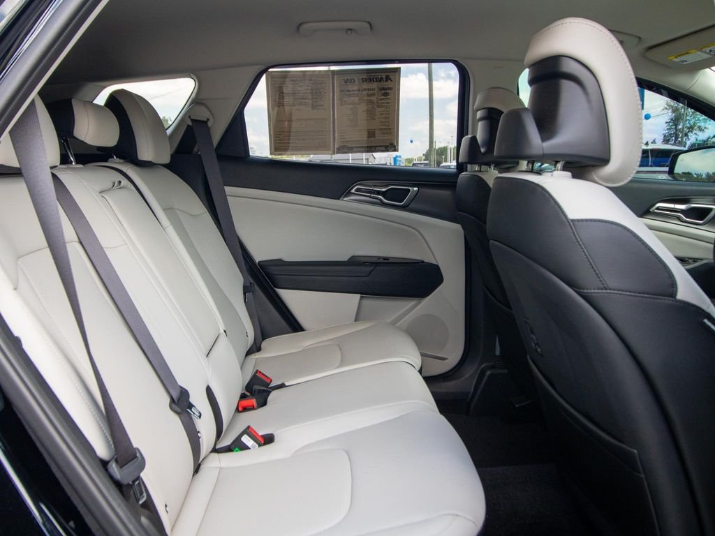 2025 Kia Sportage EX - Photo 17