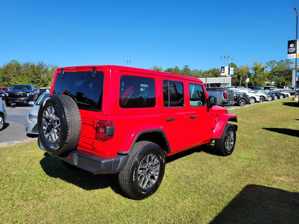 Used 2025 Red Jeep Sahara image 6