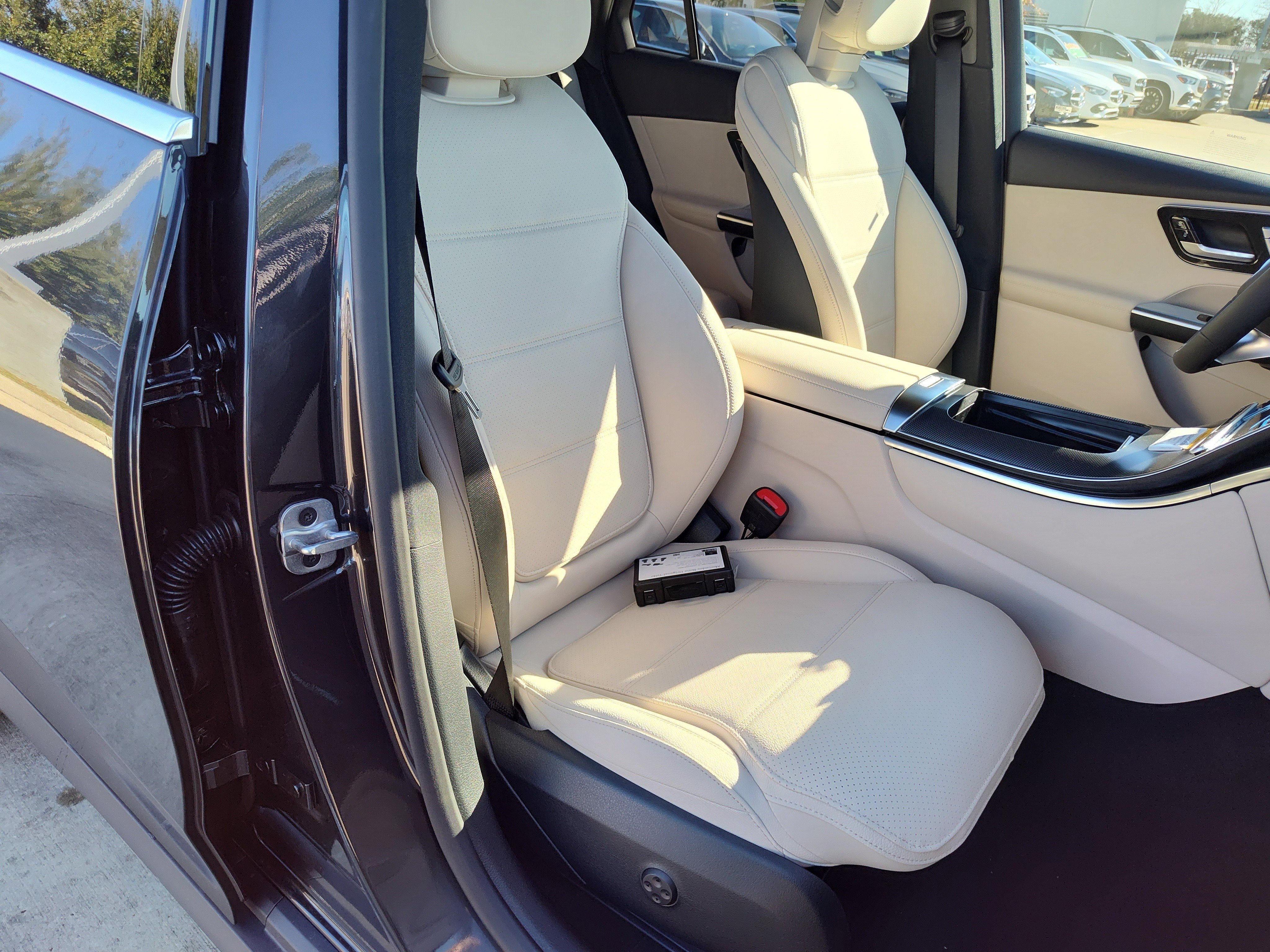 New 2026 Graphite Grey Metallic Mercedes-Benz GLC 300 image 25