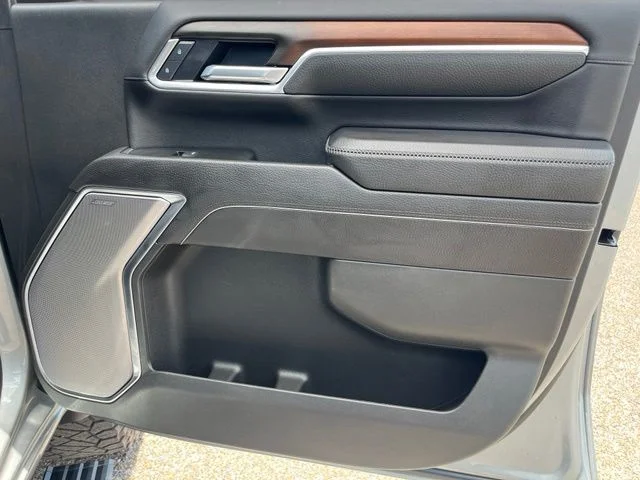 Used 2025 Silver GMC Denali image 26
