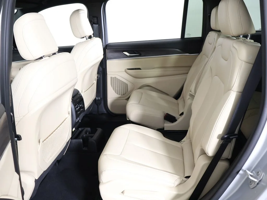 Used 2023 Silver Jeep Limited image 38