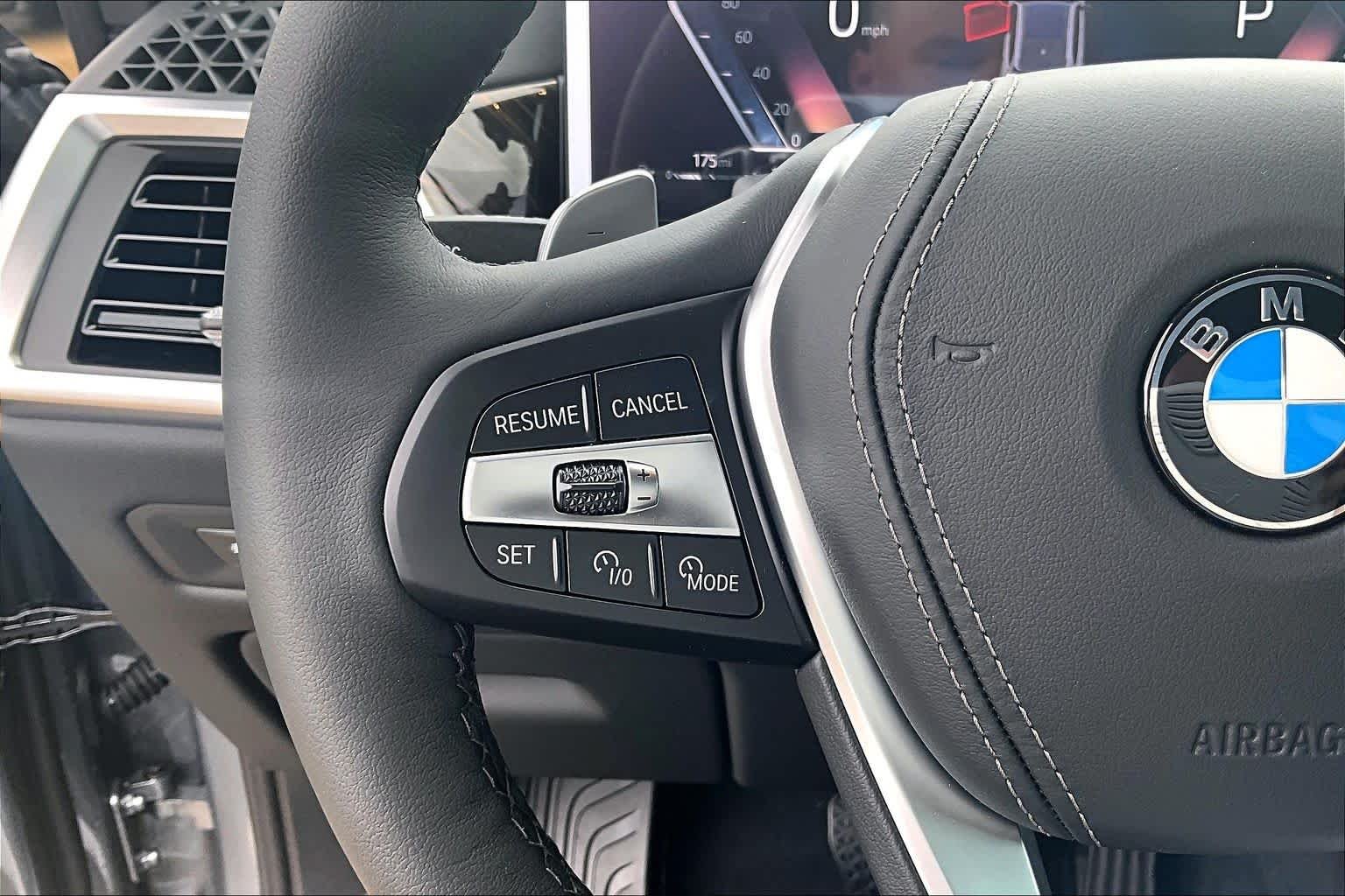 Used 2026 Skyscraper Grey Metallic BMW xDrive40i image 21