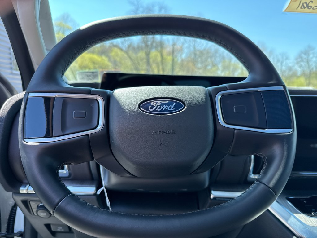 New 2026 Star White Metallic Tri-Coat Ford Platinum image 21