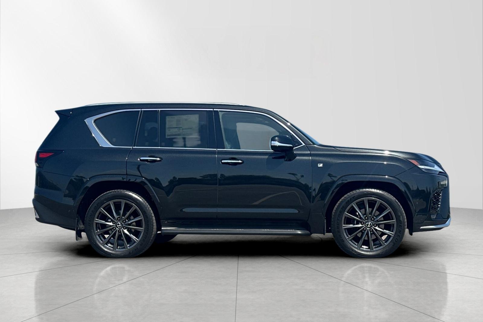 2026 Lexus LX 700h F-Sport - Photo 7