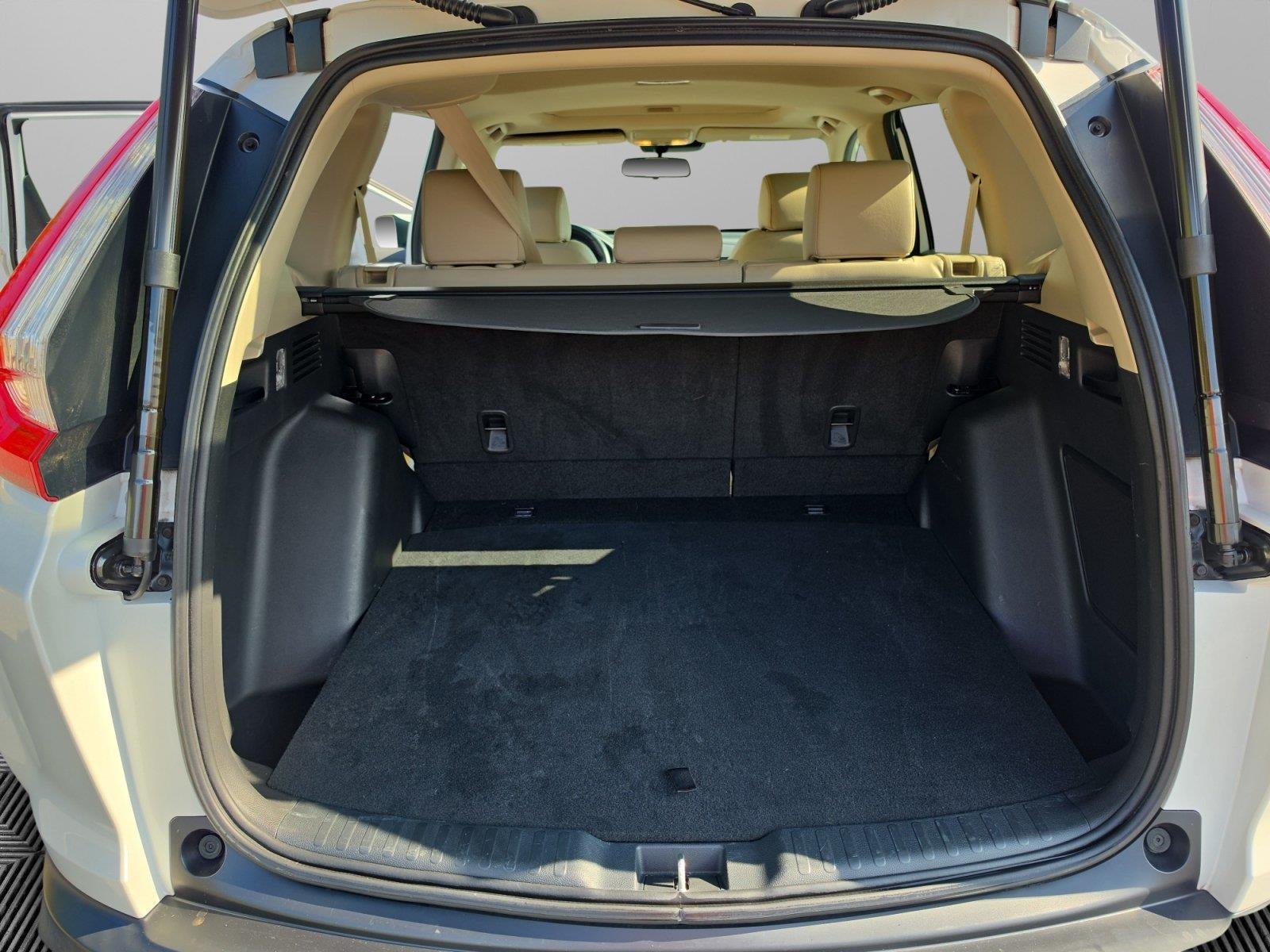 Used 2019 Platinum White Pearl Honda Touring image 13