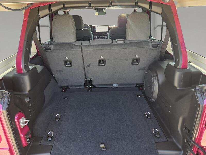New 2026 Tuscadero Pearlcoat Jeep RUBICON 4 DOOR 4X4 image 15
