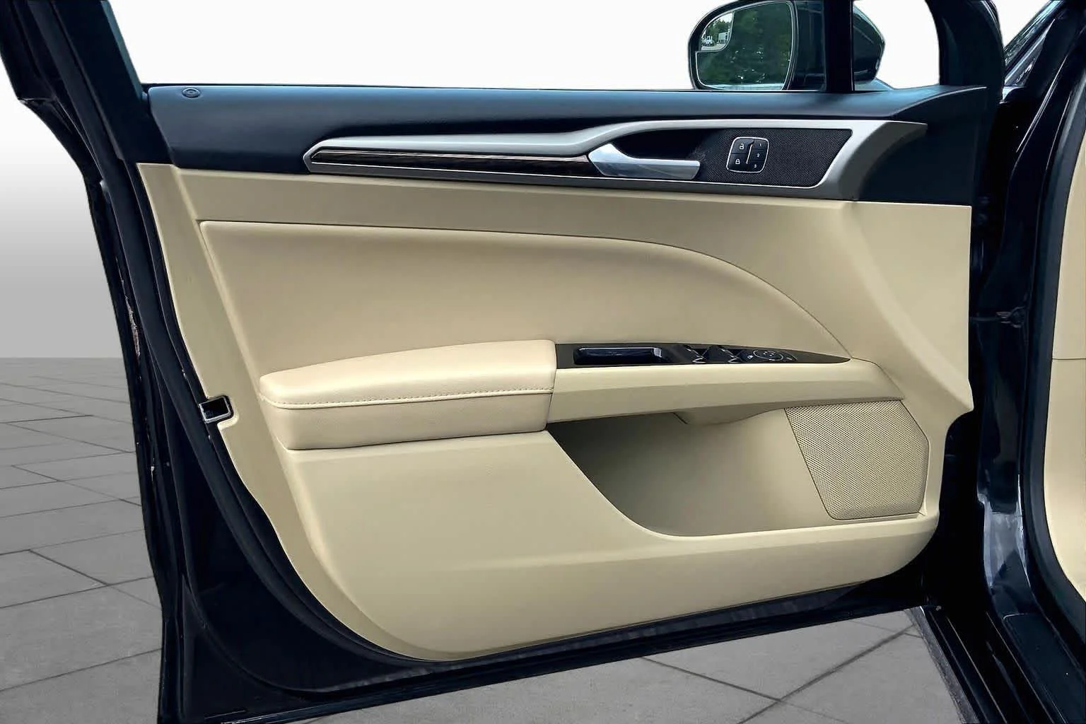 Used 2014 Tuxedo Black Metallic Ford SE image 20