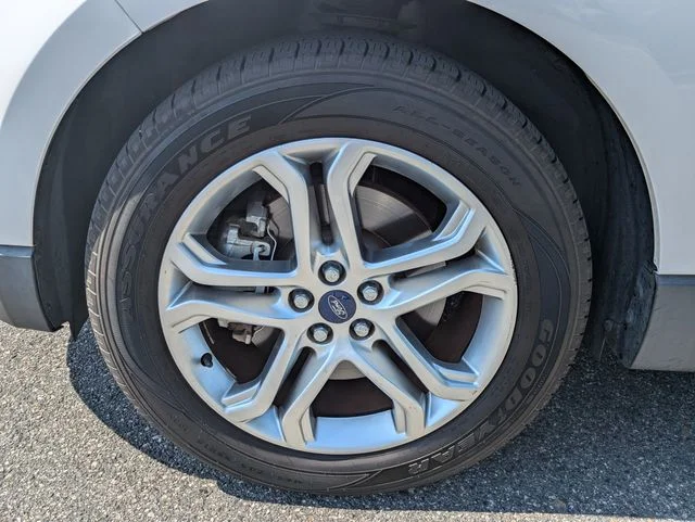 Used 2018 White Platinum Tri-Coat Metallic Ford Titanium image 9