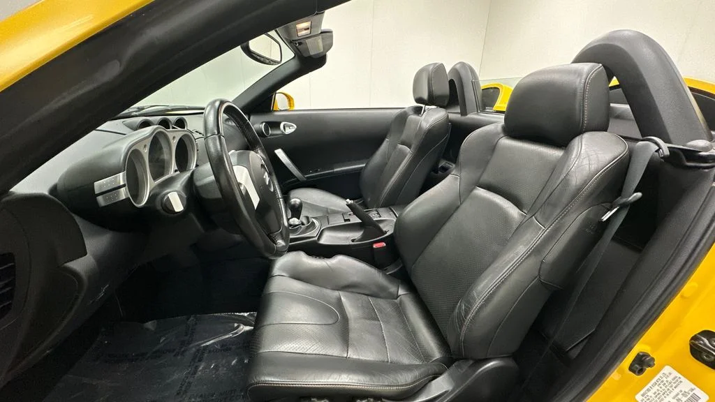 Used 2005 Yellow Nissan Touring image 9