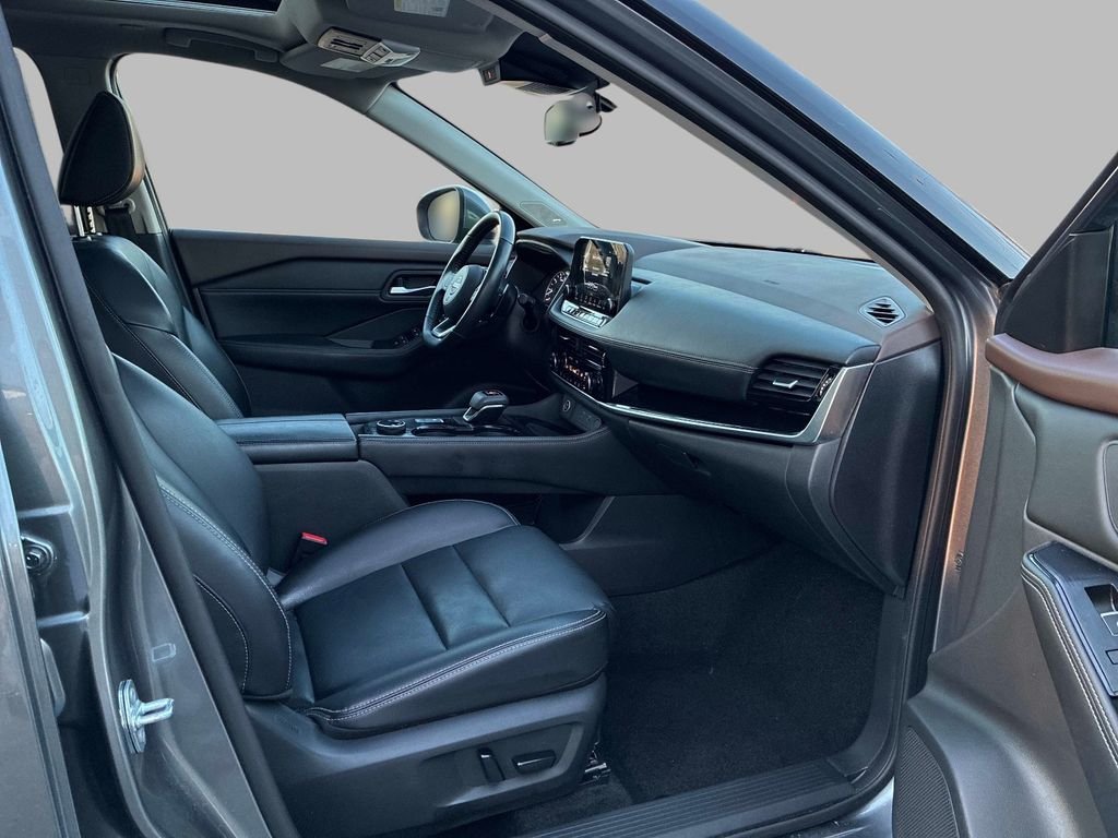 Used 2023 Gray Nissan SL image 9