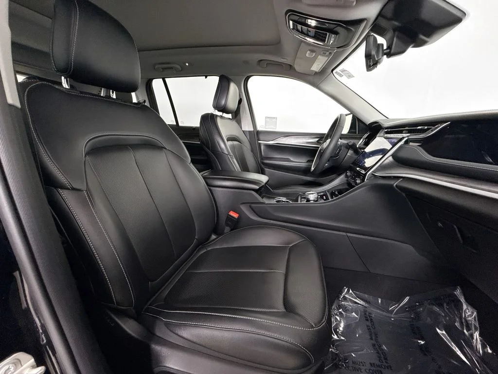Used 2024 Black Jeep 4xe image 27