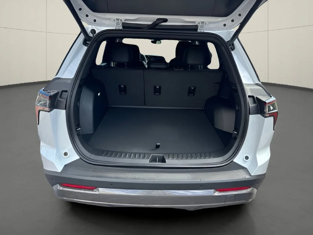 New 2027 Polar White Tricoat Chevrolet ACTIV image 6