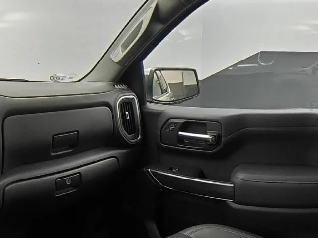 Used 2022 SILVER ICE METALLIC Chevrolet LTZ image 40