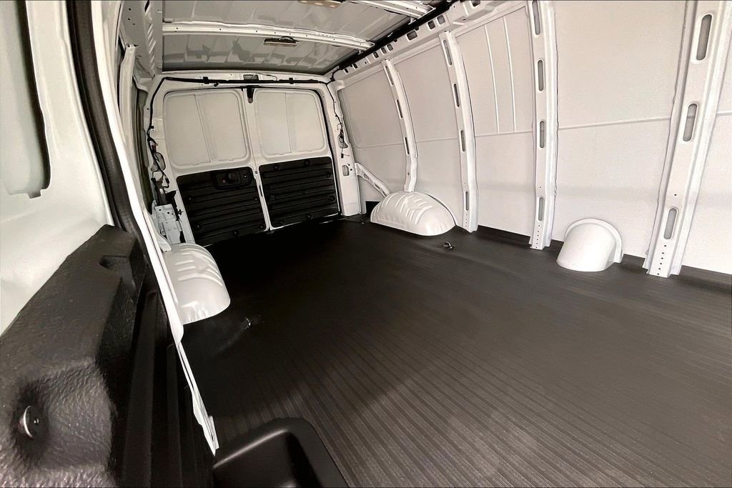 2025 Chevrolet Express Cargo Work Van - Photo 14
