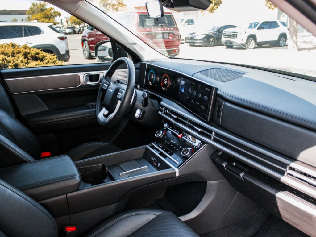 Used 2025 Phantom Black Hyundai SEL image 26