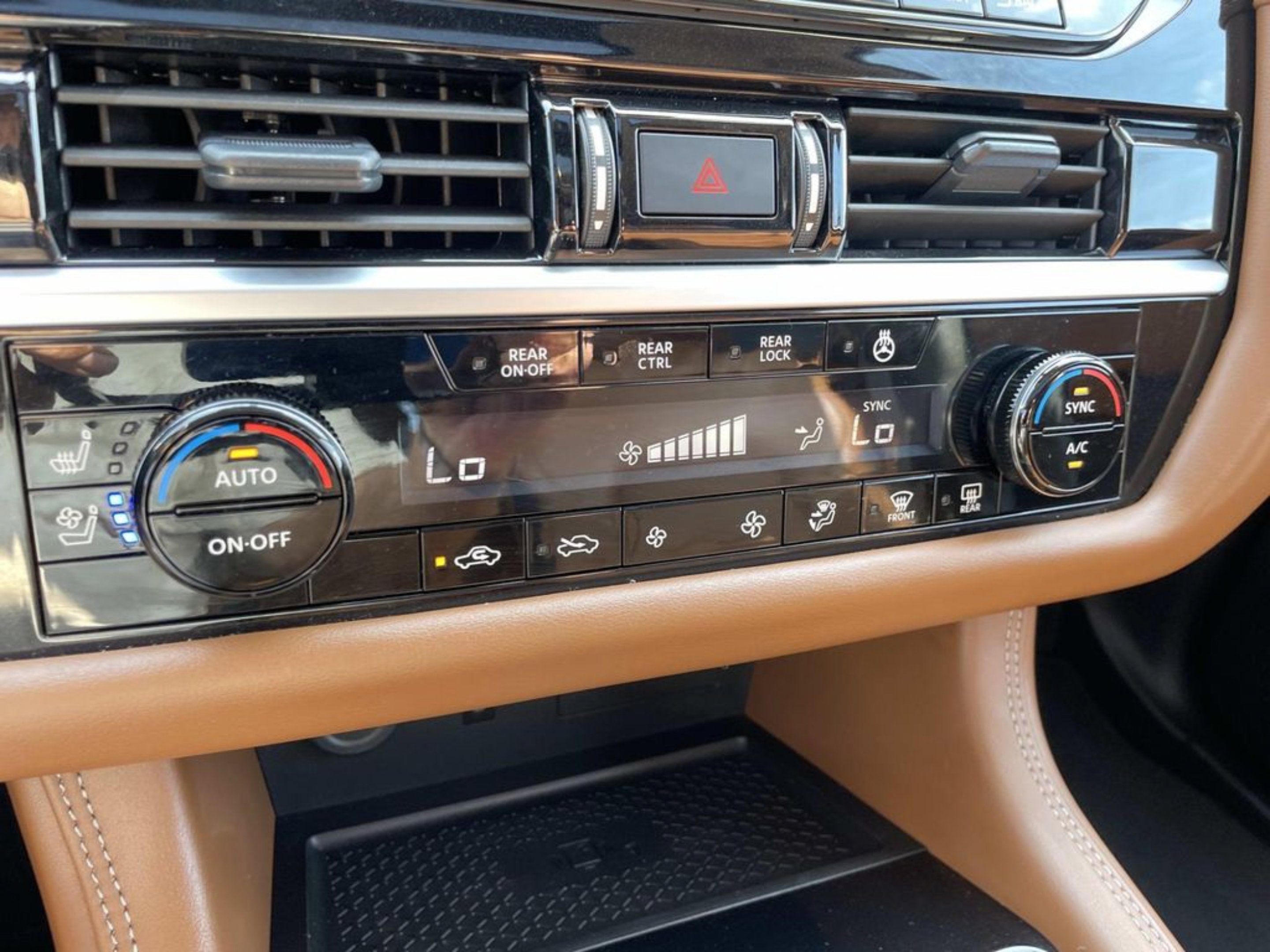 Used 2025 Gray Nissan Platinum image 28
