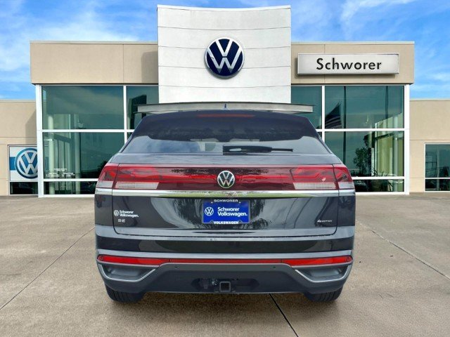 New 2026 Deep Black Pearl Volkswagen SE w/Technology 4M image 7
