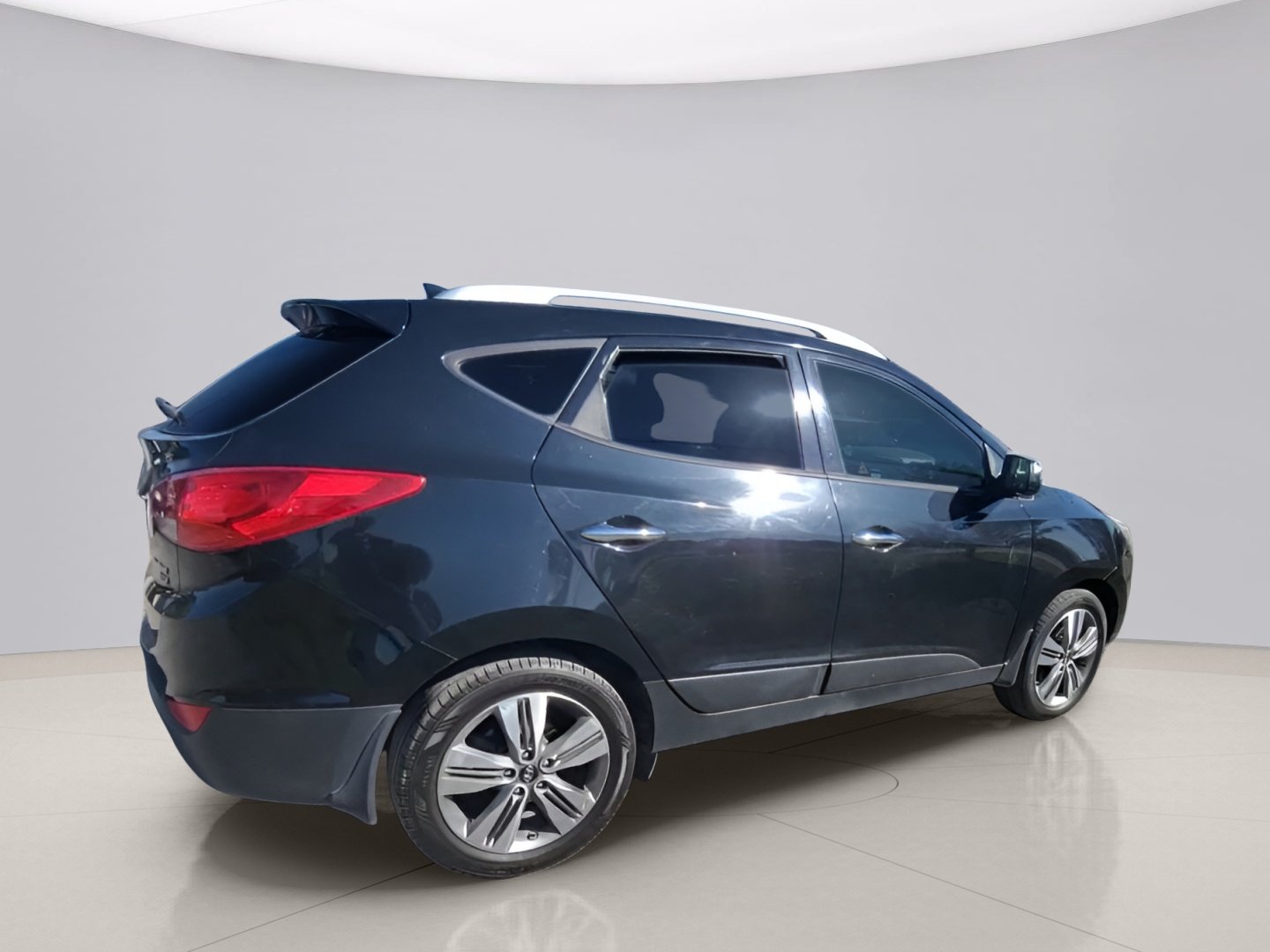 Used 2014 Black Hyundai GLS image 8