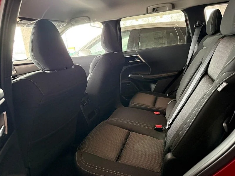 2025 Mitsubishi Outlander ES - Photo 3