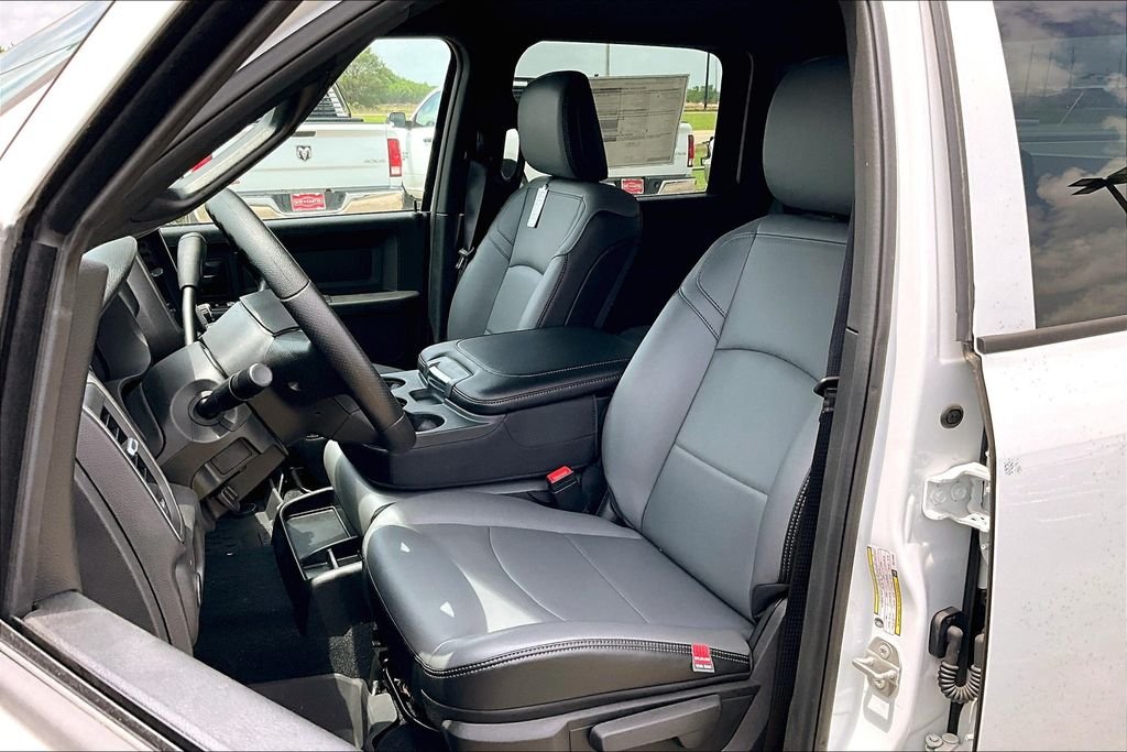 New 2024 Ram 3500 Tradesman 4D Crew Cab