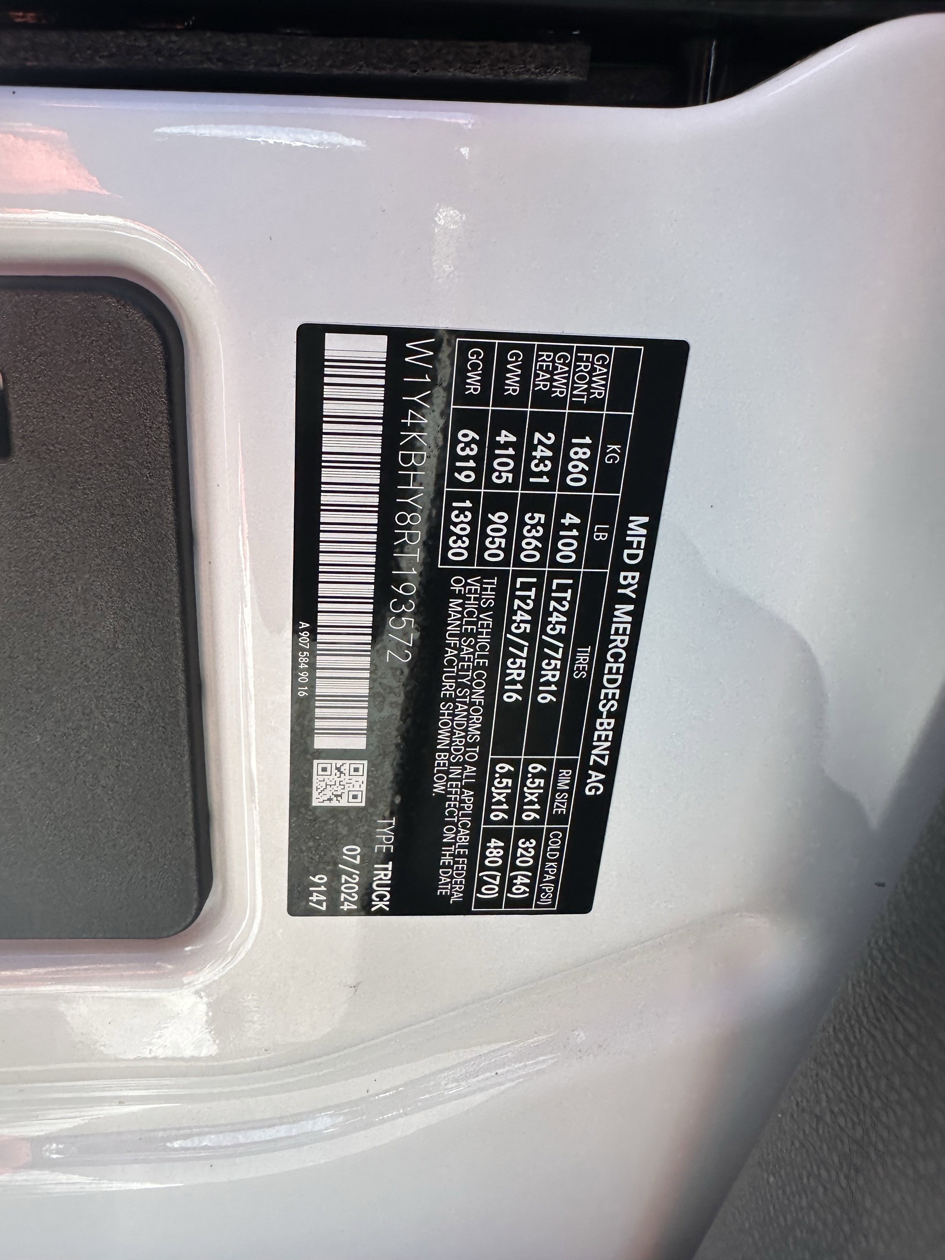 Used 2024 Arctic White Mercedes-Benz Cargo 144 WB image 29