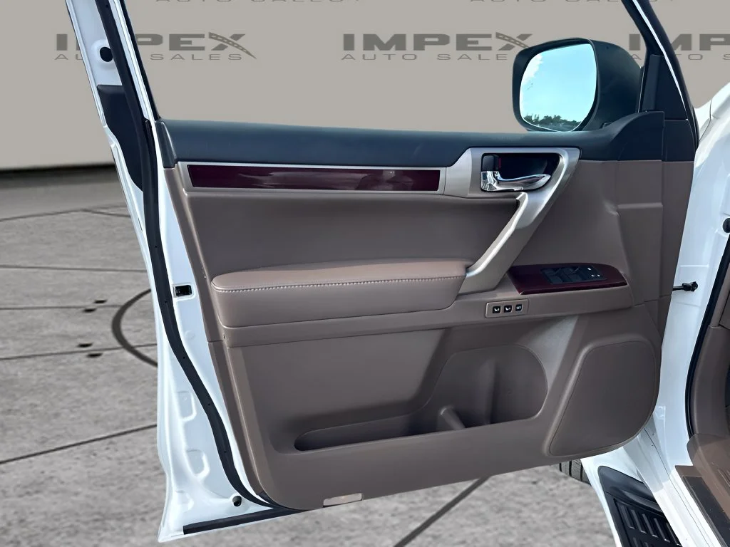 Used 2019 White Lexus 460 image 27