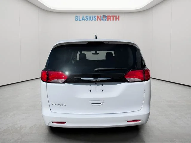 Used 2022 White Chrysler LX image 6